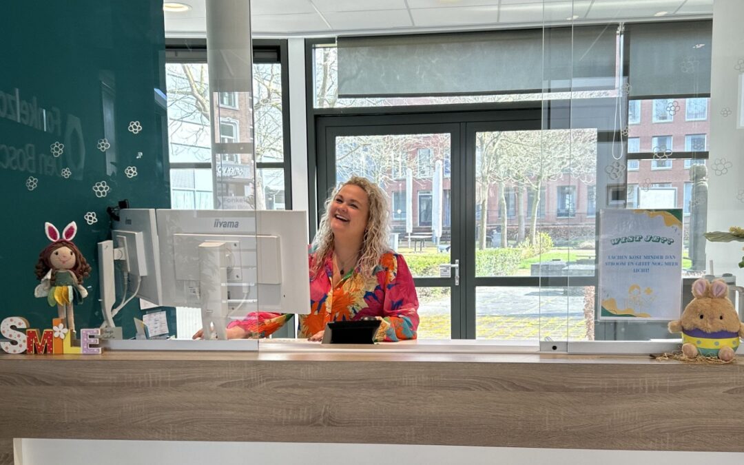 Van mode naar mensen: Lynn over haar werk als gastvrouw bij Fonkelzorg 